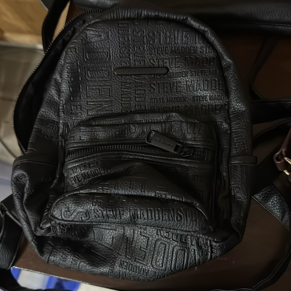 Steven Madden mini backpack - Picture 2 of 5